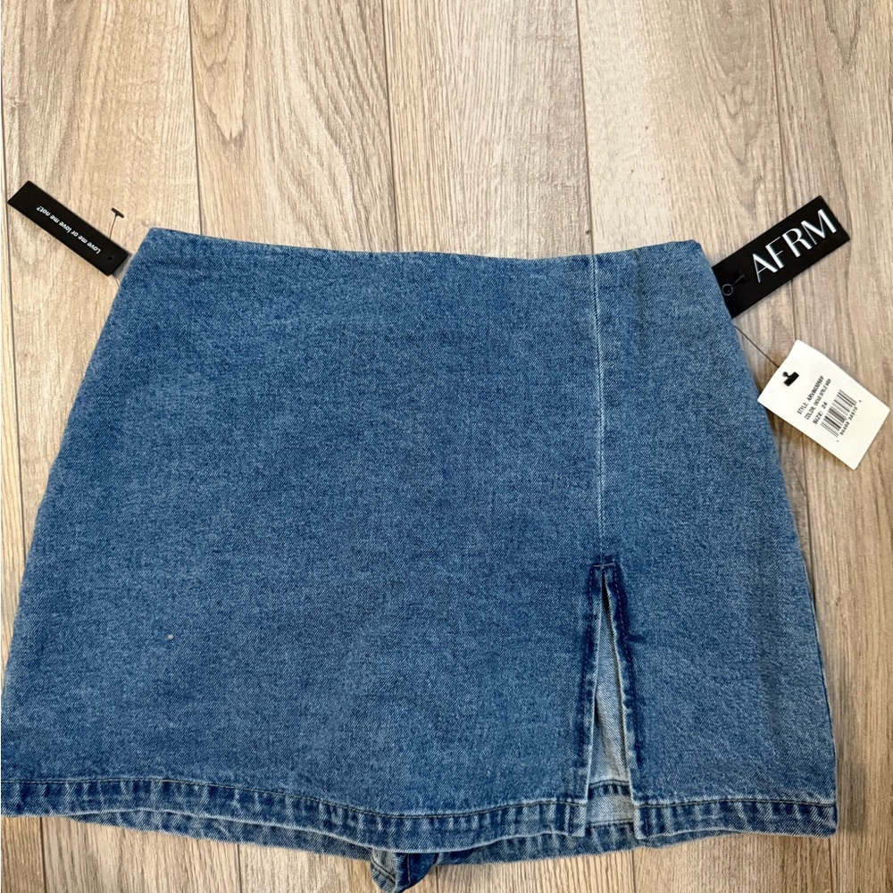 AFRM Madelyn Micro Mini Skort in Vintage
Sky Blue Wash Size:24 NEW with tags